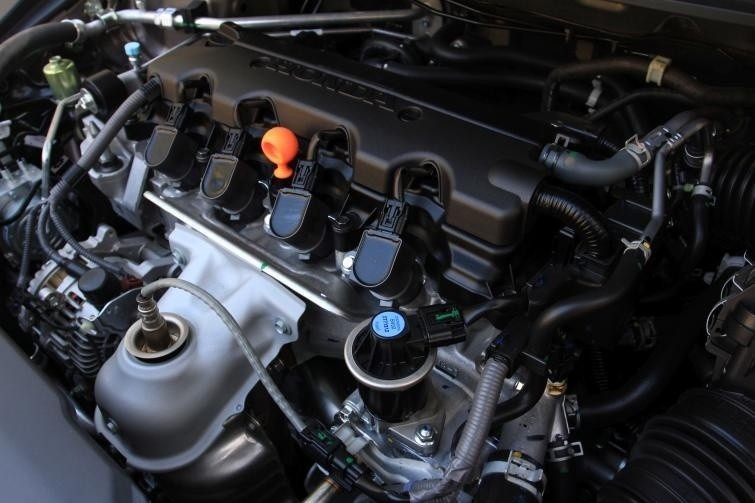 Testujemy: Honda Civic Tourer 1.8i-VTEC – kombi na sportowo...