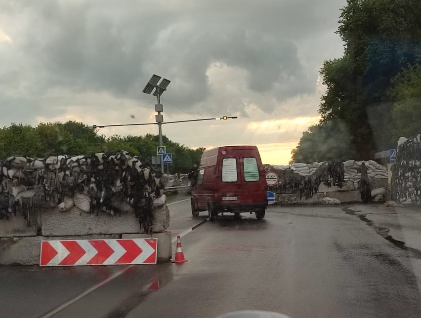 Marcin i Monika podróżują po świecie starym traktorem. Dotarli na Kujawy i Pomorze