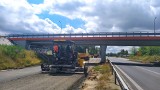 Opole. Drogowcy układają asfalt na rozbudowywanej obwodnicy piastowskiej. Kiedy nią pojedziemy? [ZDJĘCIA]