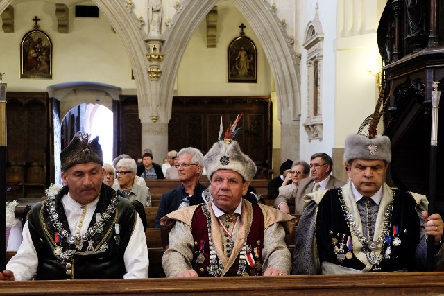 Dziś w czeskim Żetecu odbędzie się inwestytura do Rycerstwa św. Sebastiana. Jednym z kandydatów jest Krzysztof Kowalski.W środku pretendent do orderu św. Sebastiana, były król kurkowy z Tarnowa Krzysztof Kowalski