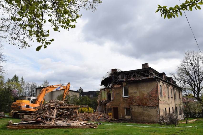 Rybnik: Burzą dworek z ulicy Dworek. Znika kolejny zabytek