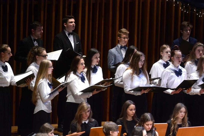 „Wśród nocnej ciszy” – piękny koncert kolęd w Zespole Szkół...