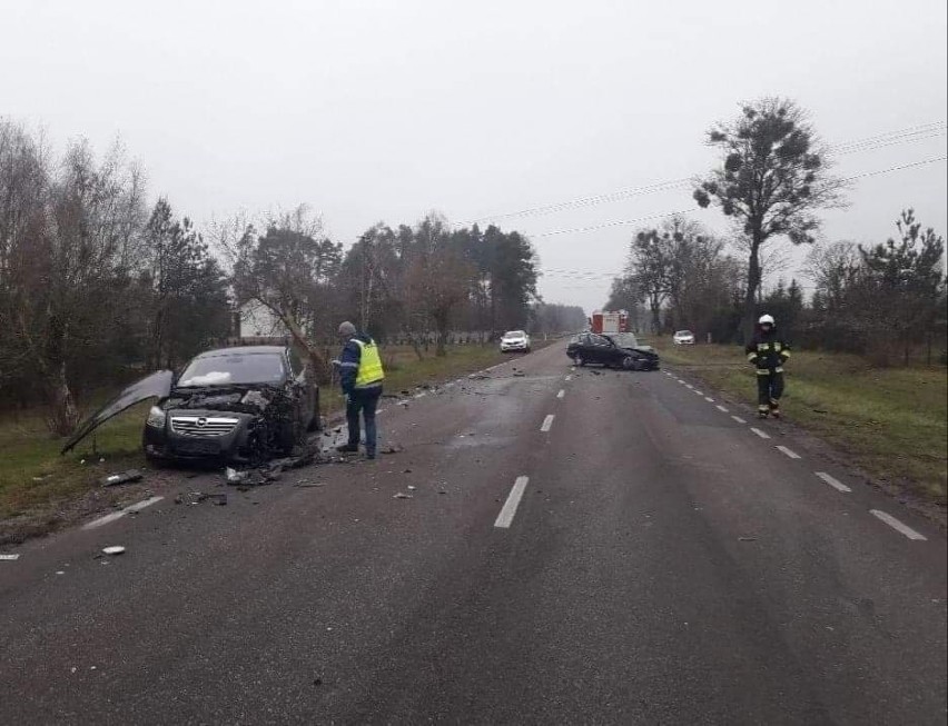 Rydzewo.Wypadek zablokował DK61. Opel zderzył się z BMW