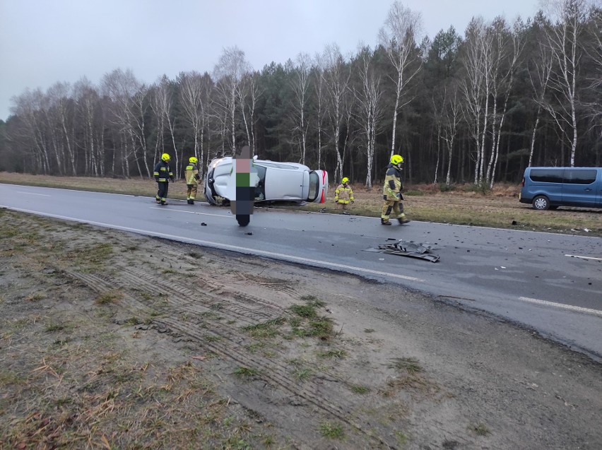 Kierowca porsche uciekł po zderzeniu samochodów na "chociwelce". Szuka go policja - 22.12.2020