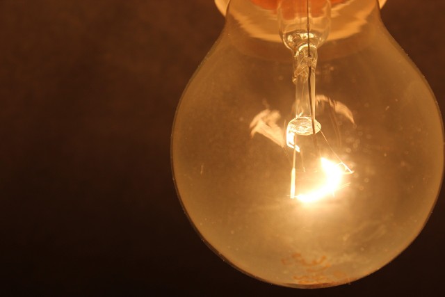 Dlaczego potrzebujemy światła? Jakie żarówki wybierać - żarowe czy energooszczędne?Dlaczego potrzebujemy światła? Jakie żarówki wybierać - żarowe czy energooszczędne?