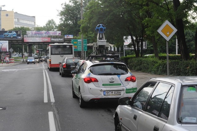 Teraz do tych miast w Google Street View dołączy Opole. Nasz fotoreporter dostrzegł samochód na ulicy Oleskiej.