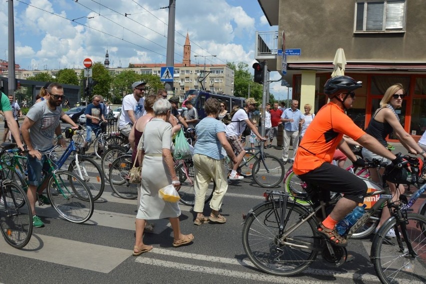 Święto rowerzysty we Wrocławiu. Piesi zdenerwowani, nie...