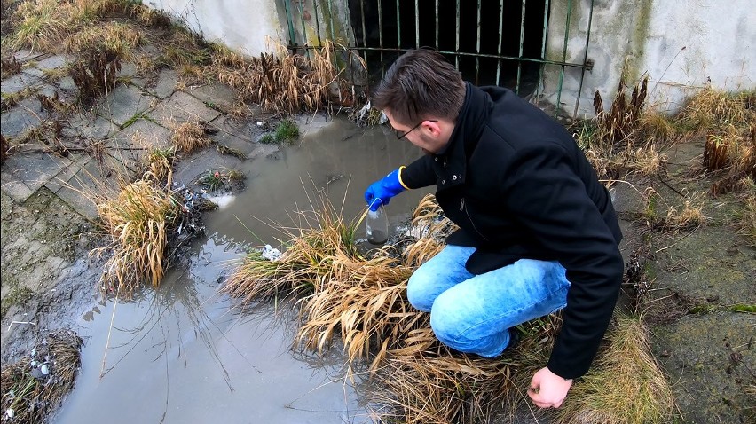 Zatruwali rzekę Olechówkę. ZWiK wykrył firmę która zrzucała zanieczyszczenia