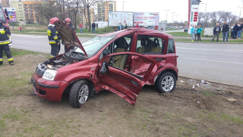 Wypadek w Dąbrowie Górniczej: 5 osób rannych, potrzebny był śmigłowiec LPR