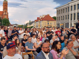Bosak i Mentzen na Rynku. Eurowiec w słońcu i w deszczu. Zobacz, kto przyszedł