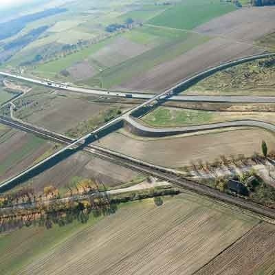 GDDKiA chce tylko dbać o najważniejsze drogi jak autostrady i S3. Natomiast pozostałe mają trafić pod pieczę samorządów. 