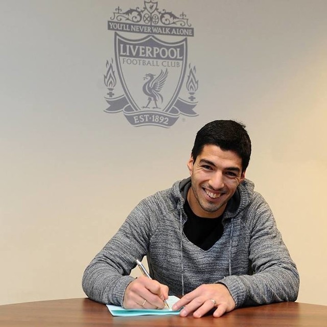 Luis Suarez złożył dziś podpis pod nowym kontraktem
