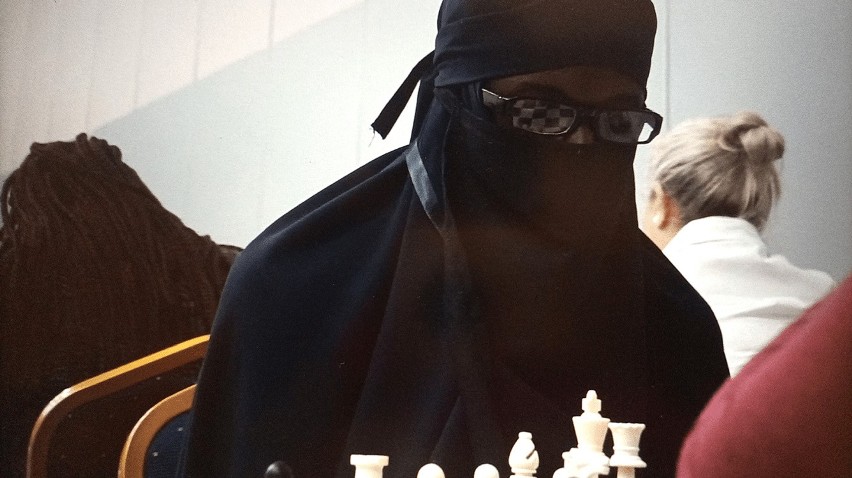 Kenijski szachista zdyskwalifikowany za podszywanie się pod kobietę. Chciał zgarnąć lukratywną nagrodę w otwartych mistrzostwach kraju