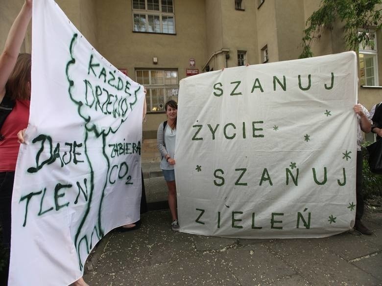 Kraków. Mieszkańcy nie odpuszczają deweloperowi w obronie zieleni