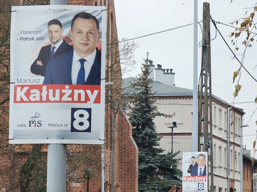 Toruń. Plakaty wyborcze wciąż wiszą w mieście. Naliczane są kary