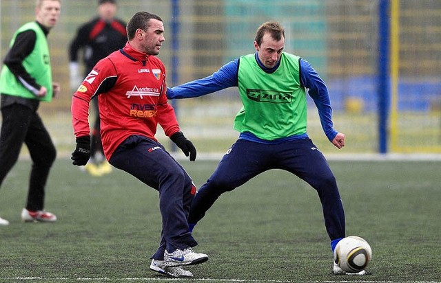Jednym z nowych piłkarzy jest Orzechowski (z prawej)