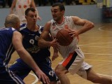 Koszykarze UMKS Kielce jadą do Łowicza po zwycięstwo i finał drugiej ligi