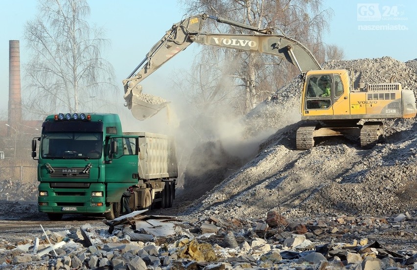 Póki co na terenie dawniej Baltony trwają prace rozbiórkowe,...