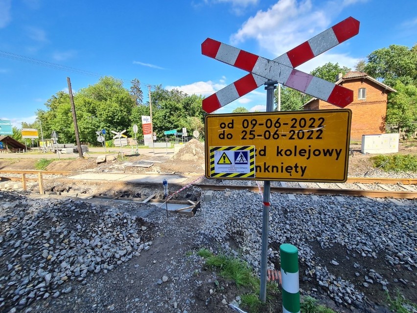 Zamknięty przejazd kolejowy w Papowie Toruńskim - Osieki
