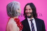 Zakochany Keanu Reeves całuje partnerkę na gali. Szczęście odnalazł u boku Alexandry Grant