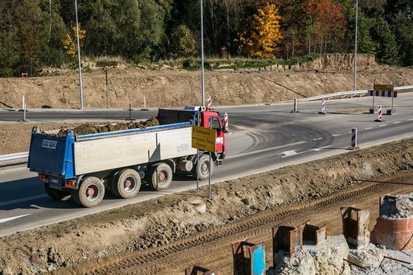 Budowa zakopianki. Kierowcy już jadą po fragmencie nowej trasy [ZDJĘCIA]