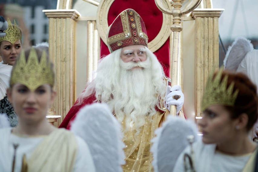 Kadr z filmu "Miłość jest wszystkim"