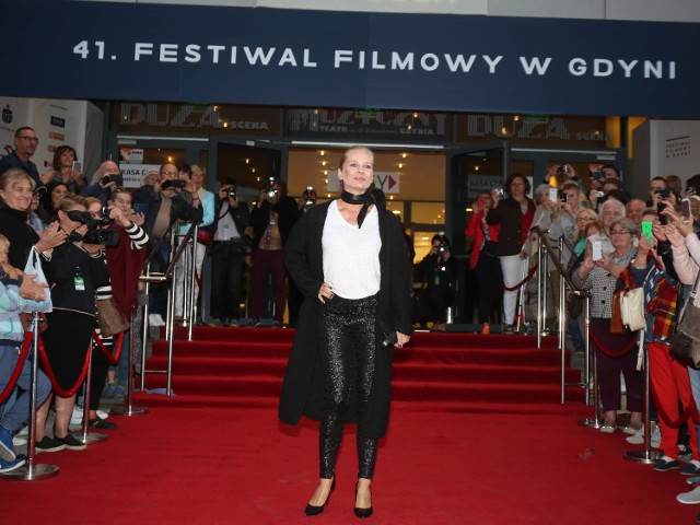 Magdalena Cielecka na czerwonym dywanie Festiwalu Filmowego w Gdyni 2016