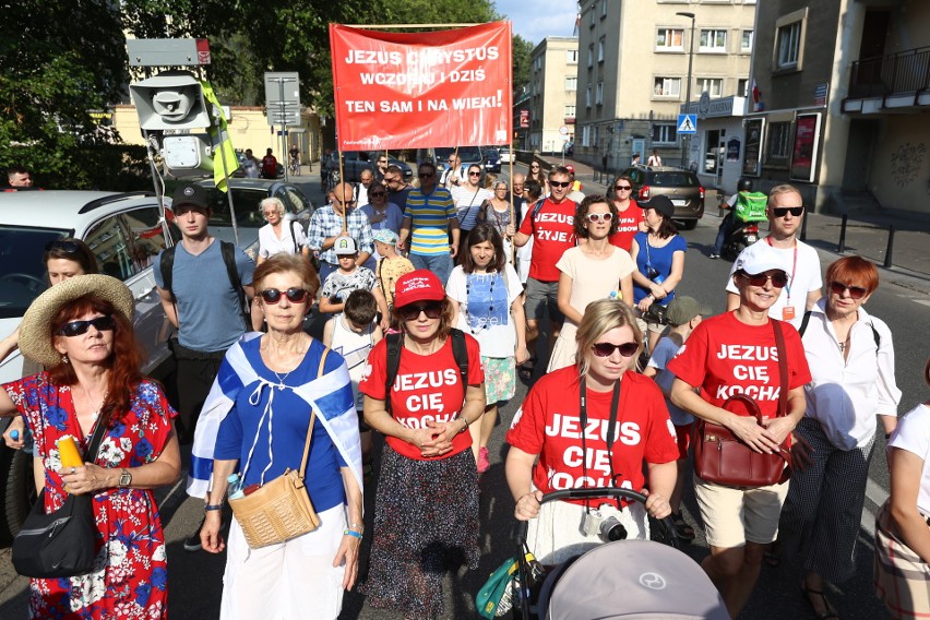 Warszawa: Marsz dla Jezusa przeszedł ulicami stolicy...