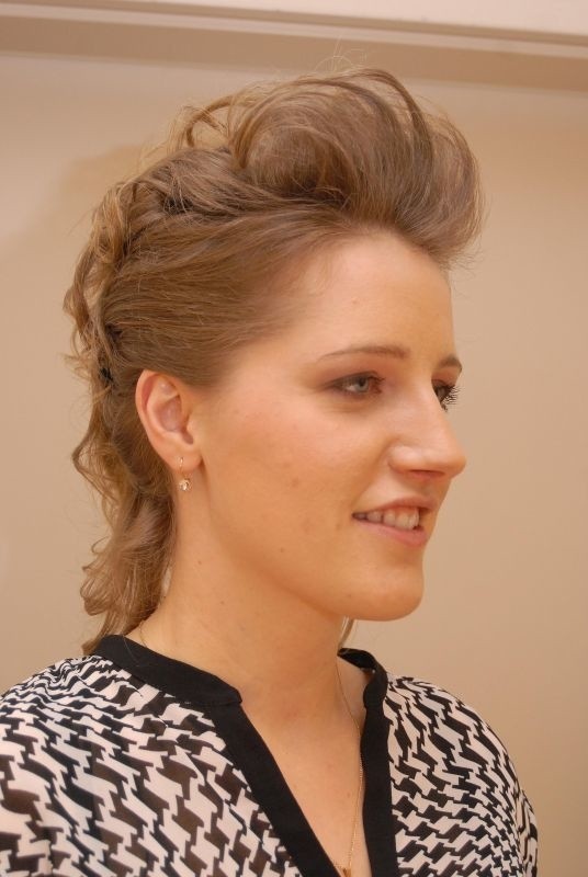 Nasi eksperci: Monika Brudz, fryzjerka-stylistka z salonu...