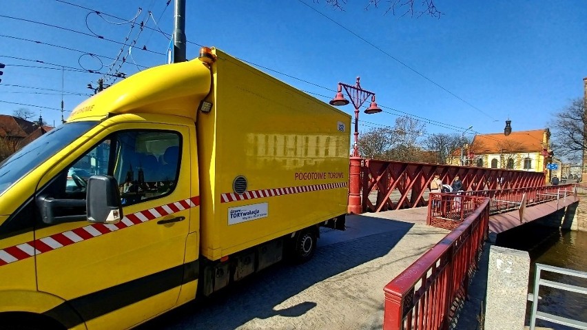 Pękła szyna torowiska tramwajowego w centrum Wrocławia. Podróż może się wydłużyć [ZDJĘCIA]