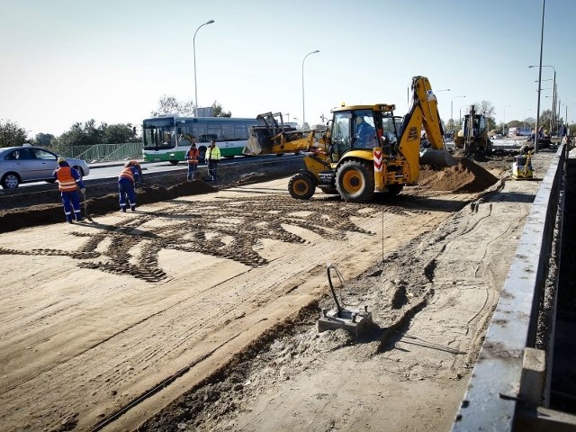 W następnym tygodniu cały wiadukt będzie przejezdny. Miesiąc wcześniej, niż planowano zakończą się prace na wiadukcie Dąbrowskiego.