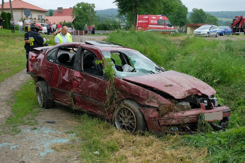 Do wypadku doszło w niedzielę na drodze wojewódzkiej nr 884...