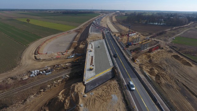 Budowa drogi S61 Podborze-Śniadowo oraz przebudowa drogi S8 (naa zdjęciu) w rejonie Ostrowi Maz.