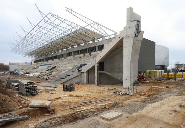 Budowa stadionu Radomiaka trwa od kilku lat. Potrzeba jeszcze wiele milionów. Tak obiekt wyglądał pod koniec grudnia 2022 roku.