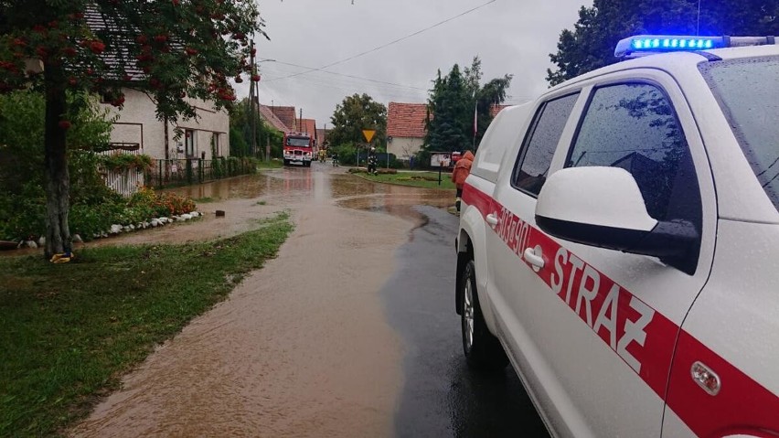 144 interwencje strażaków po intensywnych opadach deszczu na Opolszczyźnie we wtorek