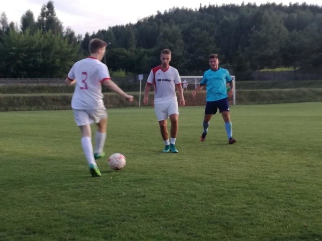 Piłkarze Hetmana Włoszczowa wygrali mecz kontrolny z Wierną II Małogoszcz 7:2.