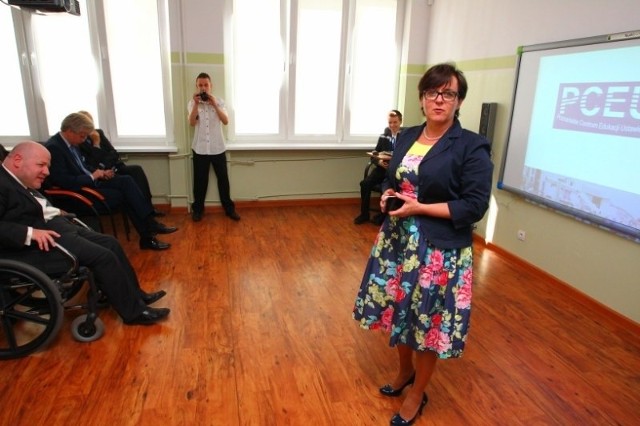 Joanna Kluzik-Rostkowska, minister edukacji narodowej, gościła w poniedziałek w Poznaniu i zwiedzała m.in. Poznańskie Centrum Edukacji Ustawicznej i Praktycznej.