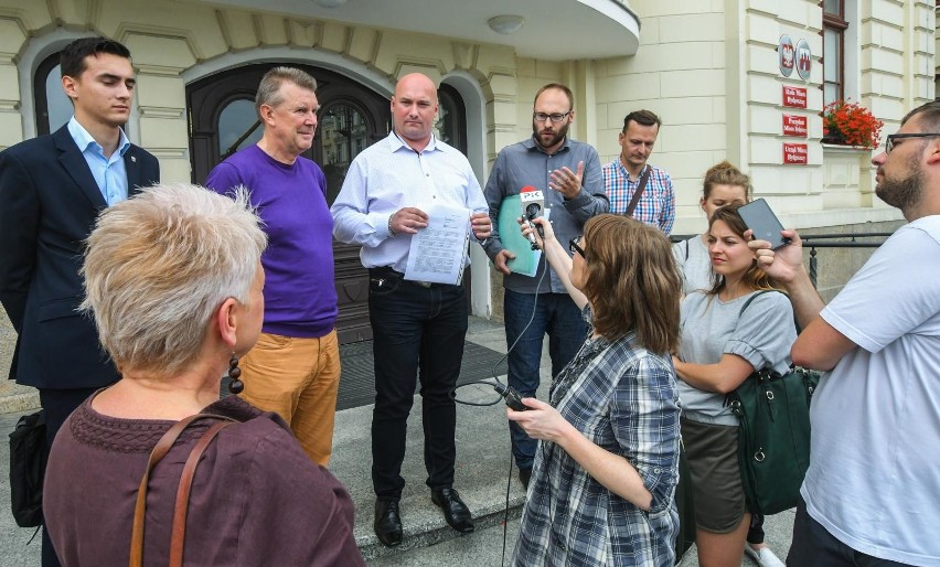 Projekt stowarzyszenia zakłada, między innymi, całkowite...