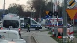 Wypadek przy rondzie na ulicy Klikowskiej w Tarnowie. Poszkodowanego rowerzystę pogotowie zabrało do szpitala