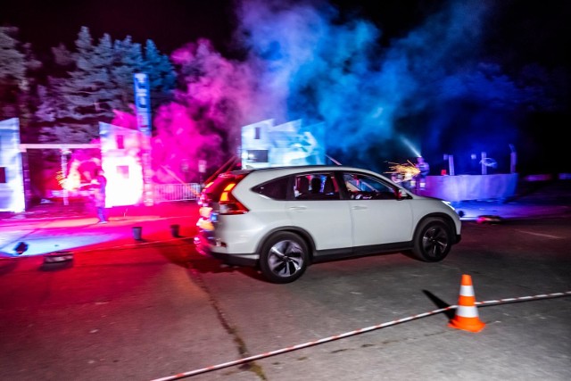 Auto Skyway Festival zakończył się w sobotę, 22 sierpnia. Wydarzenie wzbudziło sporo emocji ze względu na swoją nową formułę. O festiwalu rozpisywały się zarówno krajowe, jak i zagraniczne media. Ile aut wjechało na teren lotniska? Ile stłuczek odnotowali organizatorzy? Czas na podsumowania!