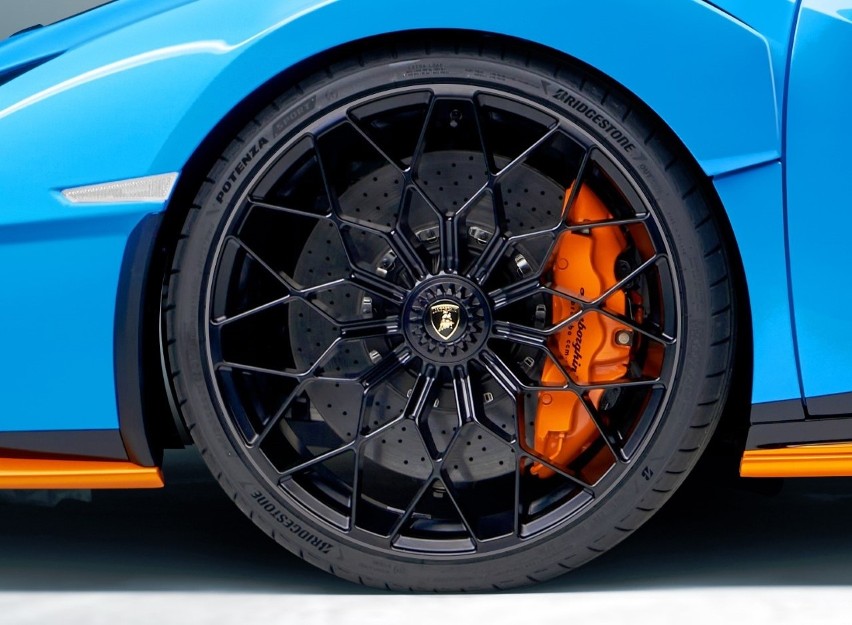 Lamborghini Huracán STO z oponami Bridgestone Potenza. Samochód pojawi się na rynku w 2021 roku