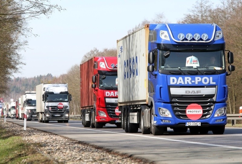 Protest kierowców ciężarówek na A6