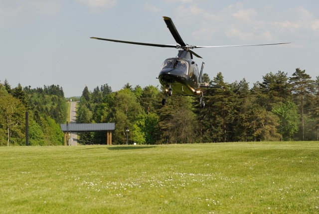 W Arłamowie rozpoczyna się zgrupowanie reprezentacji Polski w piłce nożnej. Pierwsi kadrowicze docierają w Bieszczady... śmigłowcem, to m.in. Sławomir Peszko, Arkadiusz Milik, Jakub Wawrzyniak, Paweł Dawidowicz. 