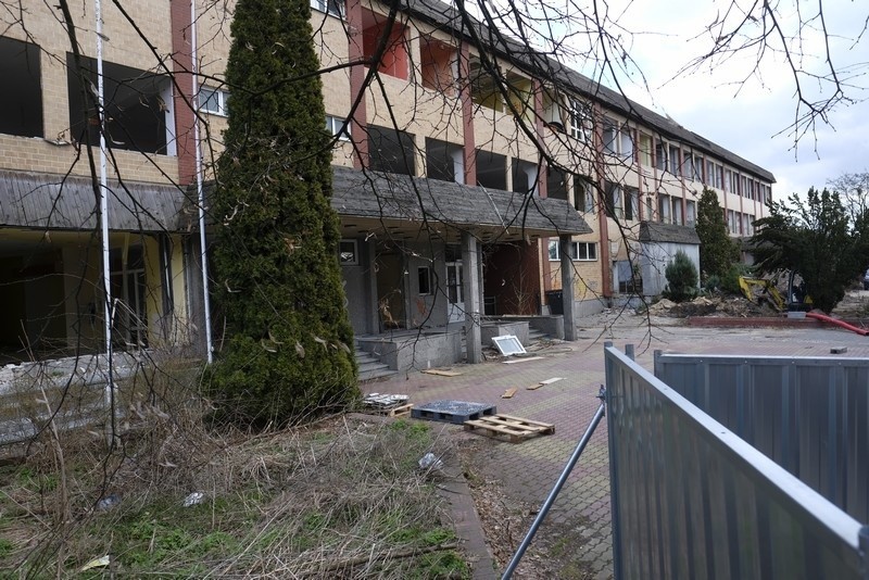 Ruszyła częściowa rozbiórka budynków po dawnym Torpo [zdjęcia]