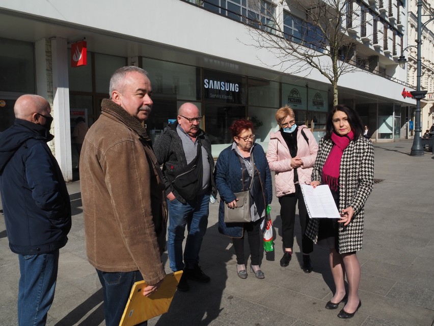 Protest przed urzędem miasta, bo czynsz wzrósł im nawet o 200 procent. Mieszkania komunalne, podwyżki od kwietnia