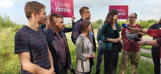 Poniedziałkowa konferencja prasowa Lewicy Razem przy ul. Krochmalnej