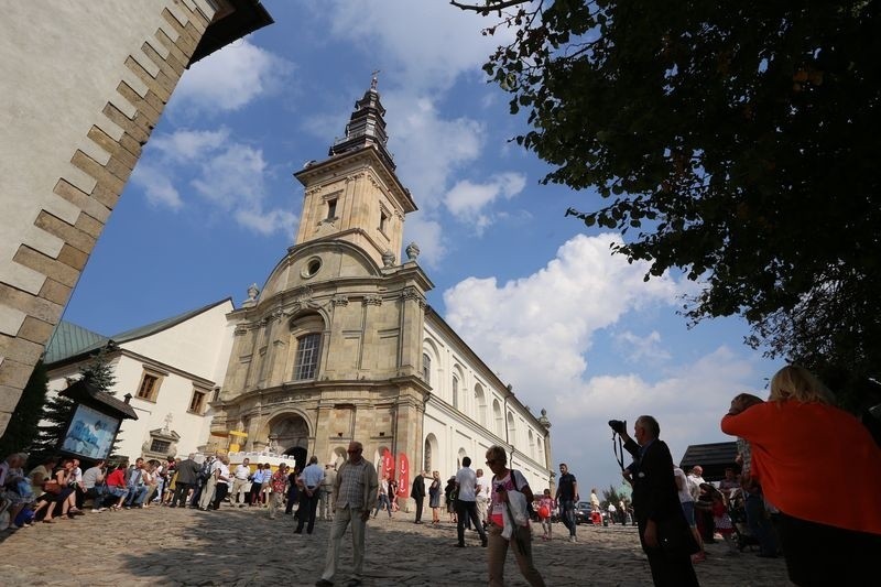 Poświęcenie odbudowanej wieży na Świętym Krzyżu