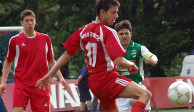 Fragment meczu, Radomiak - Znicz. Robert Lewandowski (z lewej).