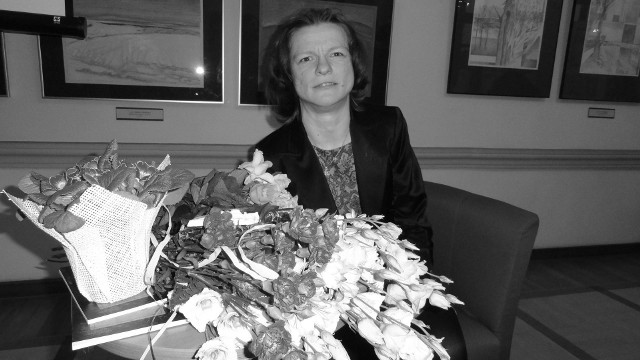 Marta Dąbkowska podczas jednego ze swoich wieczorów poezji