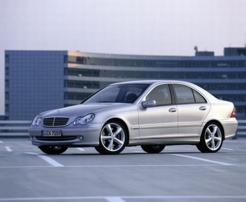 Fot. Mercedes-Benz: Mercedes klasy C po face liftingu w...